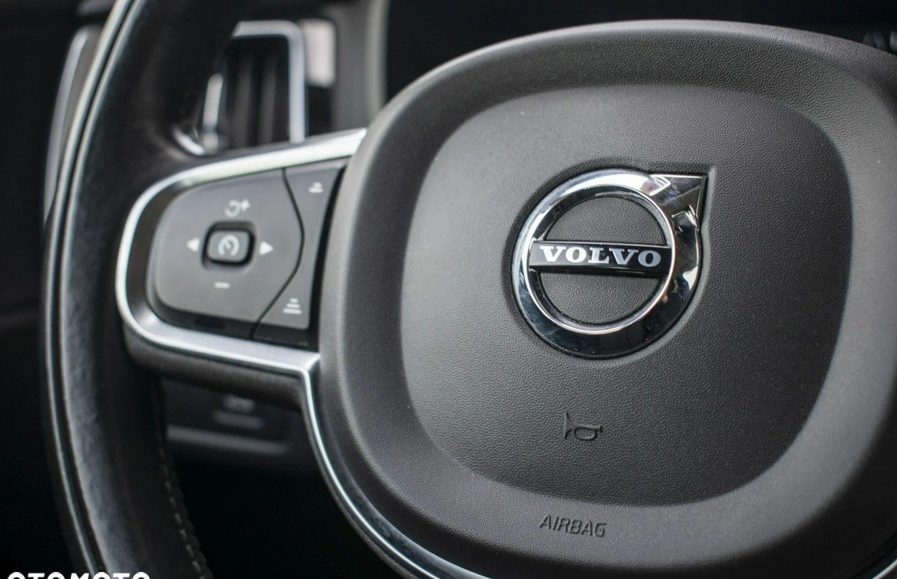 Volvo XC 60 cena 159900 przebieg: 107174, rok produkcji 2020 z Siewierz małe 466